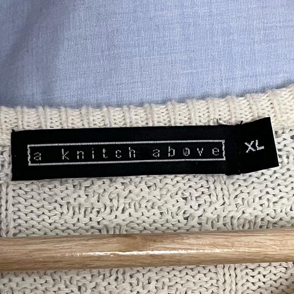 A Knitch Above Off-White Textured, Short Sleeve, Crew Neck Sweater in XL - Picture 2 of 11
